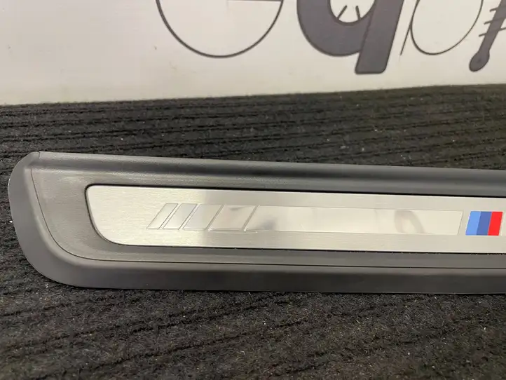 BMW 3 G20 G21 (2019 - ) 51477407377 Внутренняя отделка переднего порога — фото 2