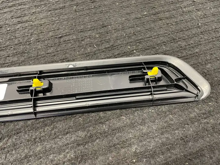 BMW 3 G20 G21 (2019 - ) 51477407377 Внутренняя отделка переднего порога — фото 7