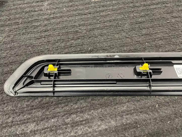 BMW 3 G20 G21 (2019 - ) 51477407377 Внутренняя отделка переднего порога — фото 8
