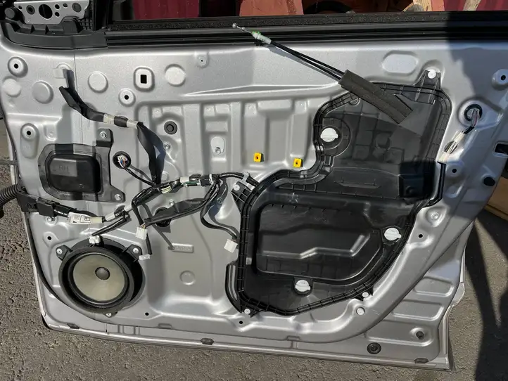 Toyota C-HR I (2016 - 2022) Дверь — фото 9