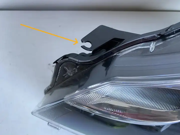 Toyota Yaris (2014 - 2019) Передняя фара — фото 7