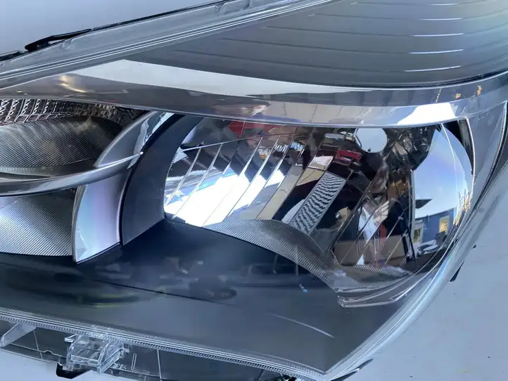 Toyota Yaris (2014 - 2019) Передняя фара — фото 9