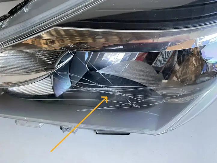 Toyota Yaris (2014 - 2019) Передняя фара — фото 7