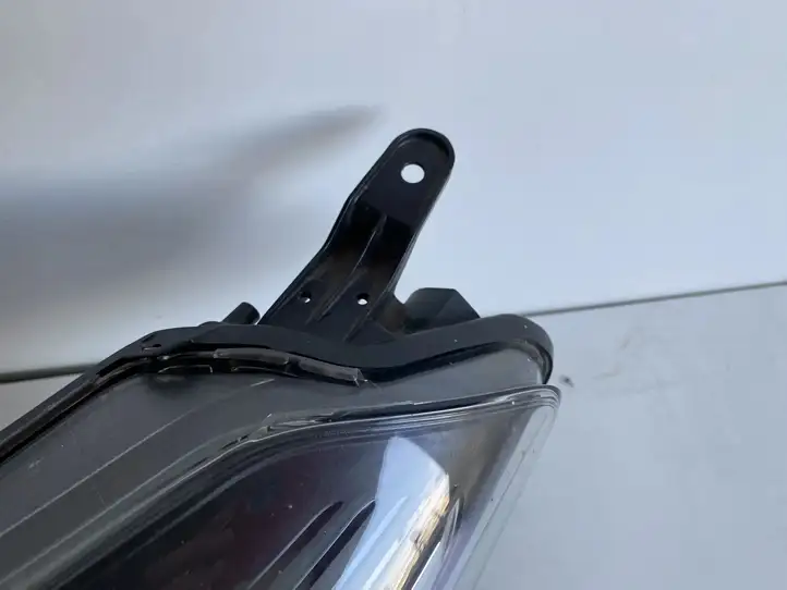 Toyota Yaris (2014 - 2019) Передняя фара — фото 8