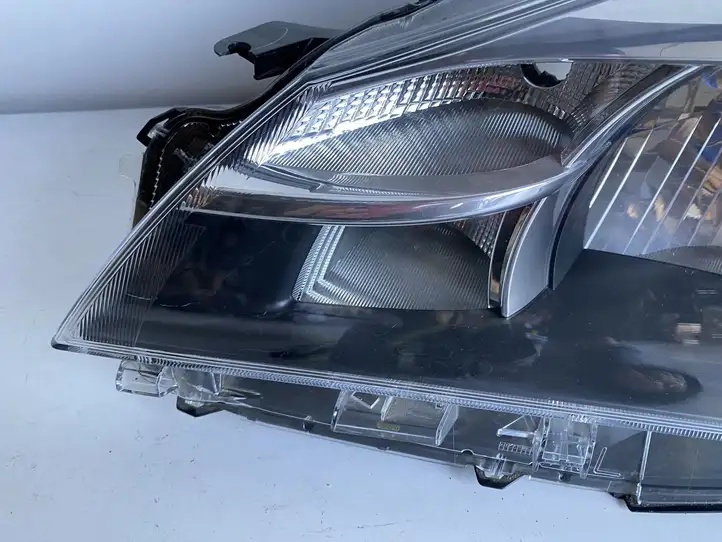 Toyota Yaris (2014 - 2019) Передняя фара — фото 10