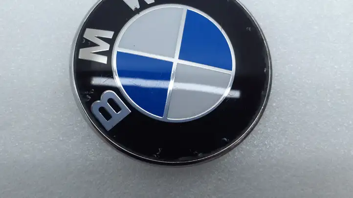 BMW 3 E90 E91 (2005 - 2012) 8219237 Эмблема производителя — фото 2