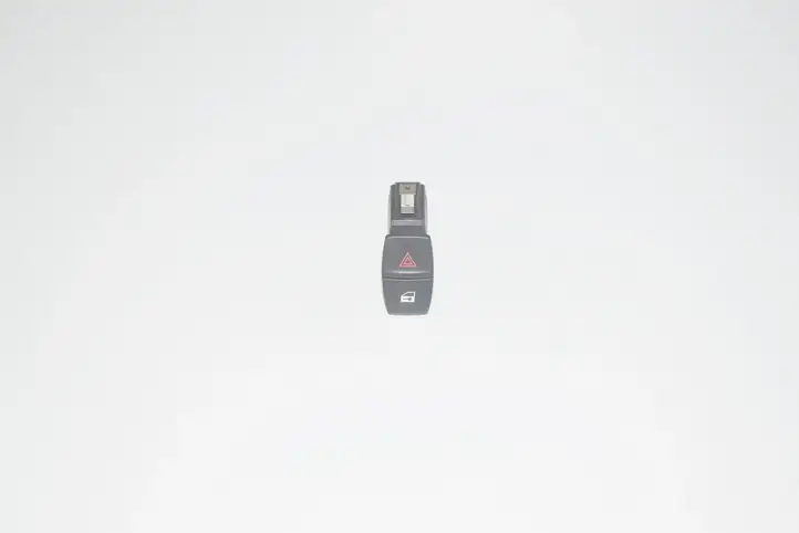 BMW 3 F30 F35 F31 (2012 - 2018) Включатель аварийных фонарей — фото 1