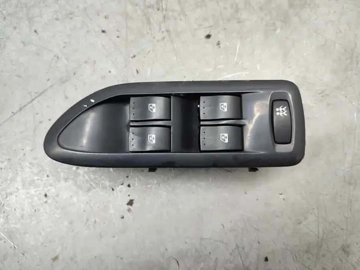 Renault Laguna II (2001 - 2005) Кнопка стеклоподъемников — фото 1