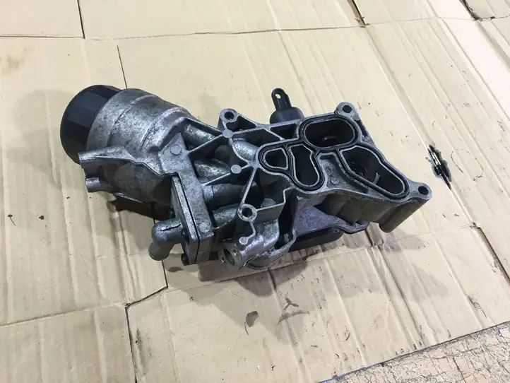 Opel Astra J (2009 - 2012) 55238292 Кронштейн масляного фильтра — фото 1