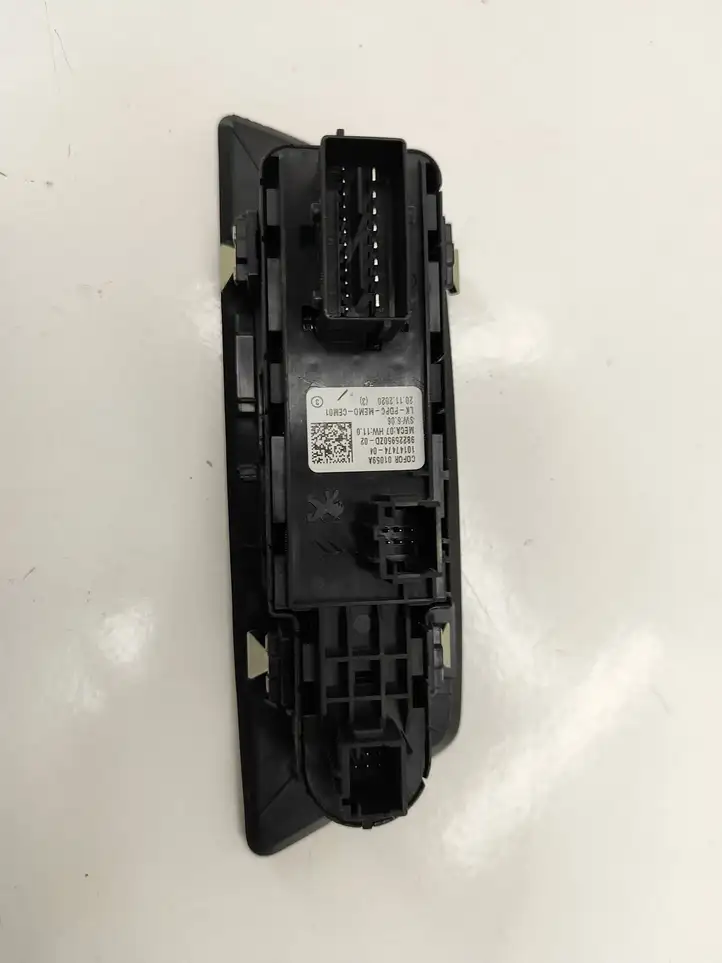 Peugeot 508 II (2018 - ) 98225950ZD Блок кнопок стеклоподъемников — фото 6