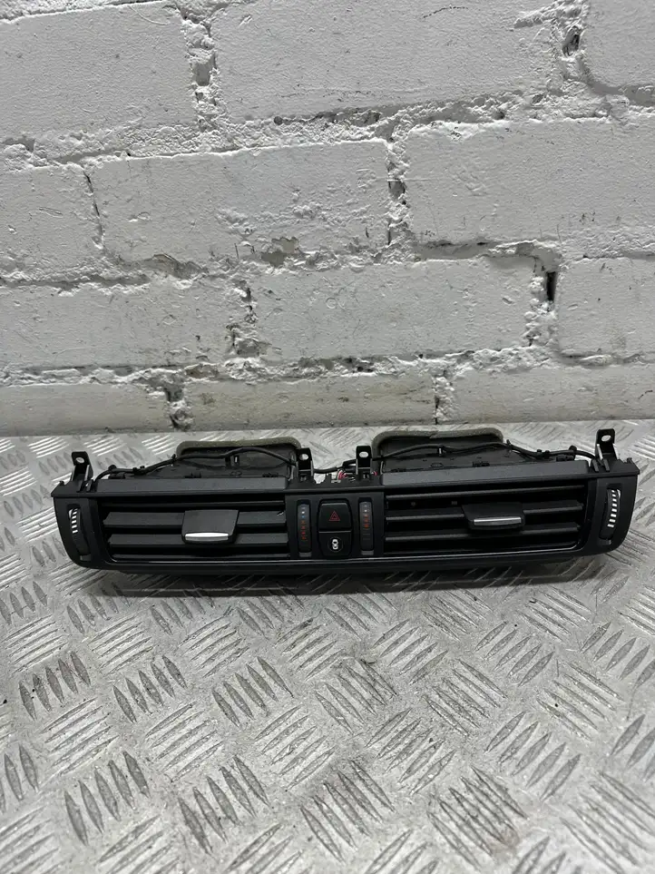 BMW X5 F15 (2013 - 2017) 925264810 Центральный воздушный дефлектор — фото 1