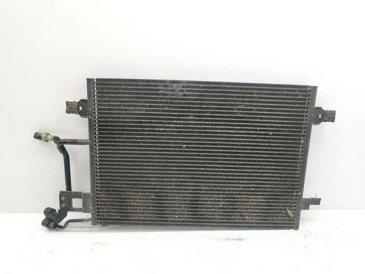 Audi A4 (1999 - 2001)  4825941 Радиатор охлаждения кондиционера воздуха