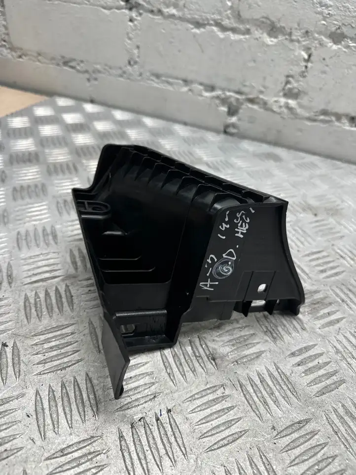Audi A3/S3 8V (2012 - 2016) 8V0863424 Накладка ремня безопасности — фото 2