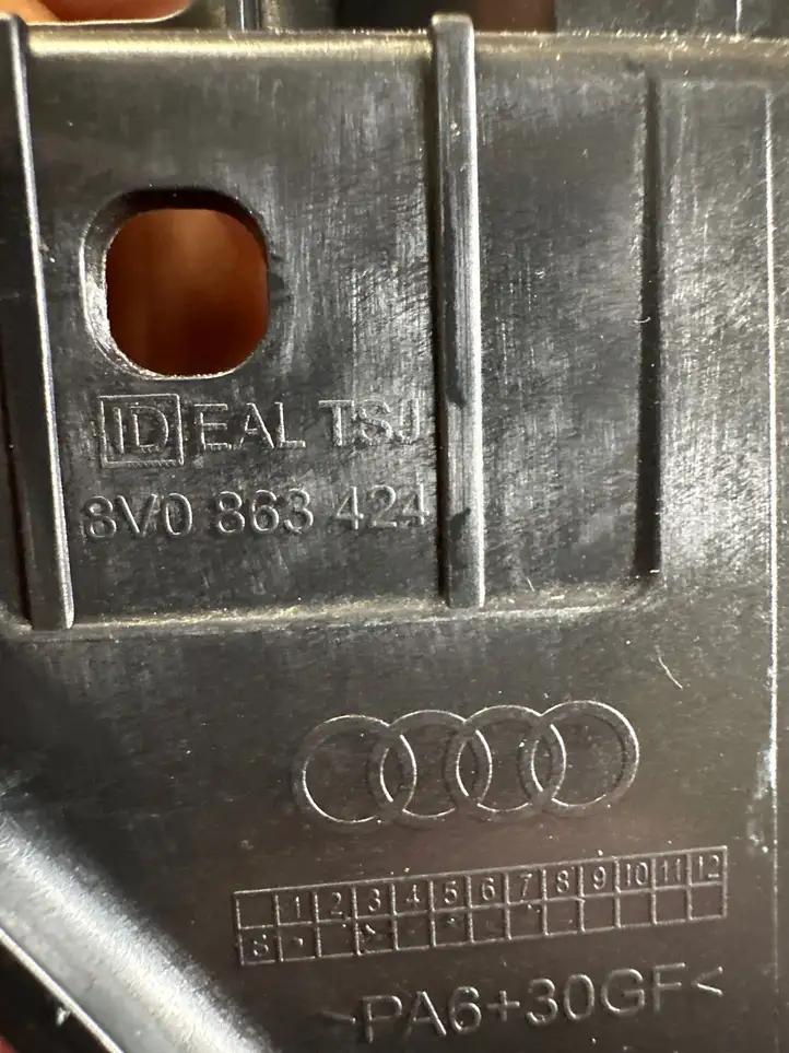 Audi A3/S3 8V (2012 - 2016) 8V0863424 Накладка ремня безопасности — фото 3