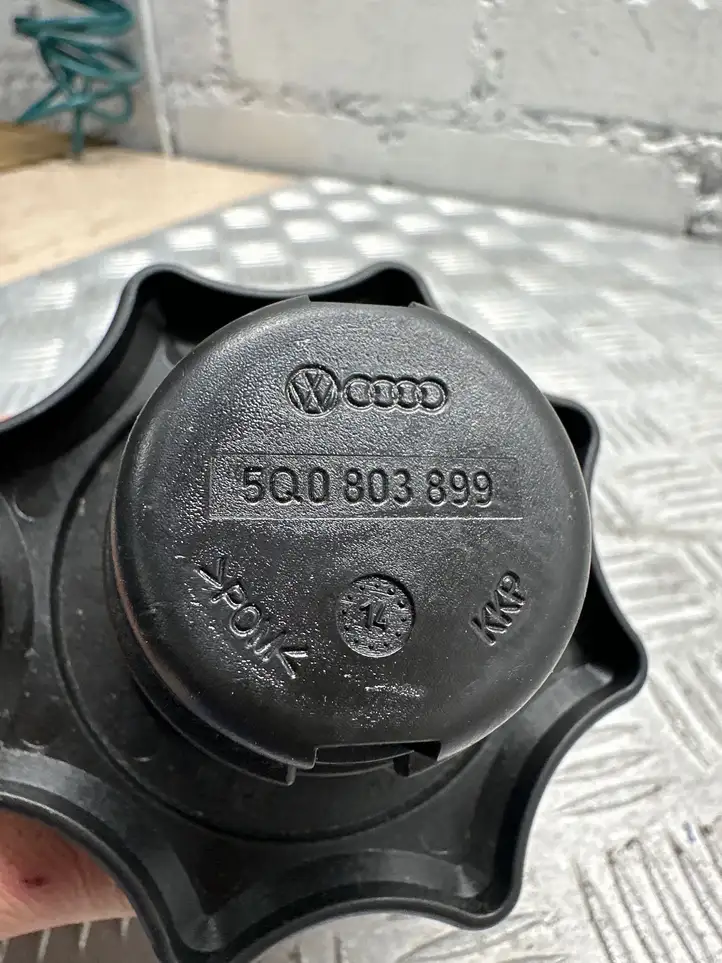 Audi A3/S3 8V (2012 - 2016) 5Q0803899 Болт крепления запасного колеса — фото 3