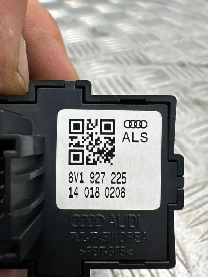 Audi A3/S3 8V (2012 - 2016) 8V1927225 Кнопка ручного тормоза — фото 3