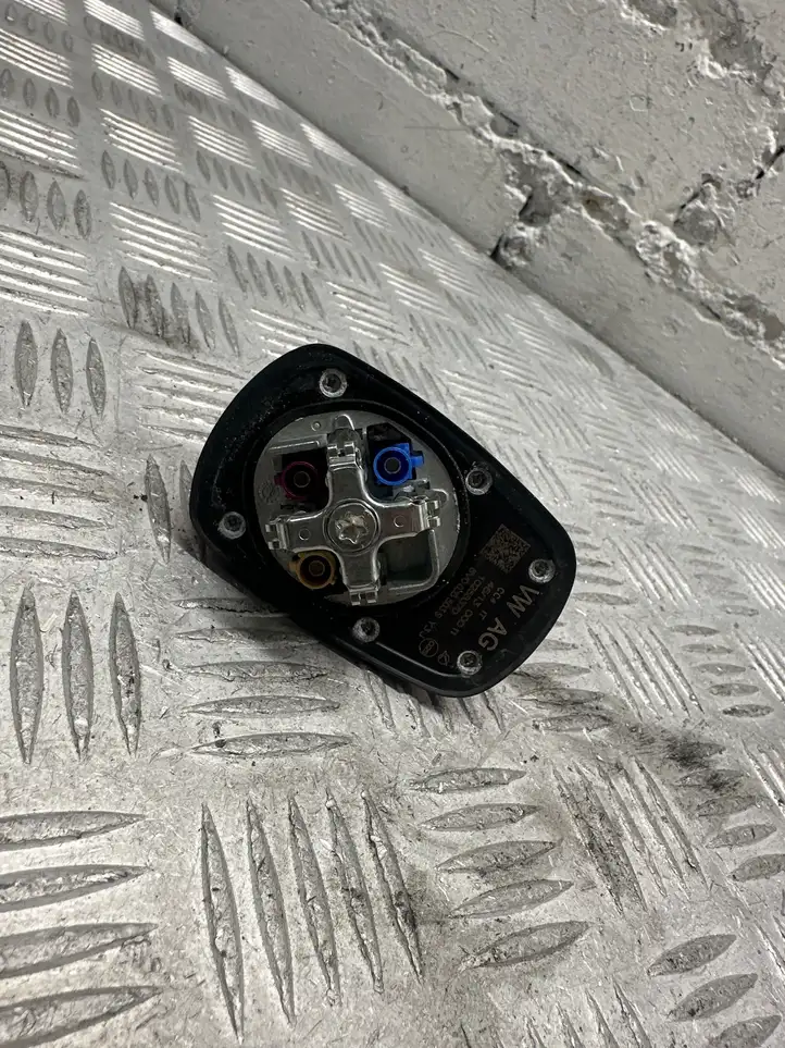 Audi A3/S3 8V (2012 - 2016) 8V0035503S GPS антенна — фото 2