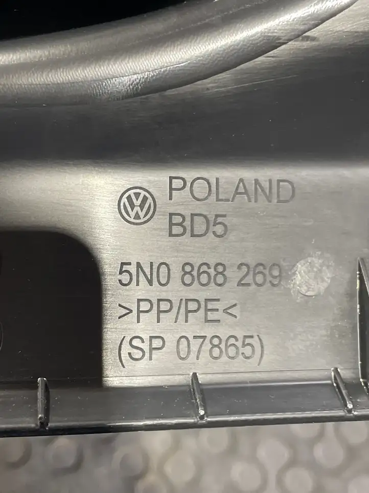 Volkswagen Tiguan (2011 - 2016) 5N0868269 Нижняя боковая отделка заднего сиденья — фото 4