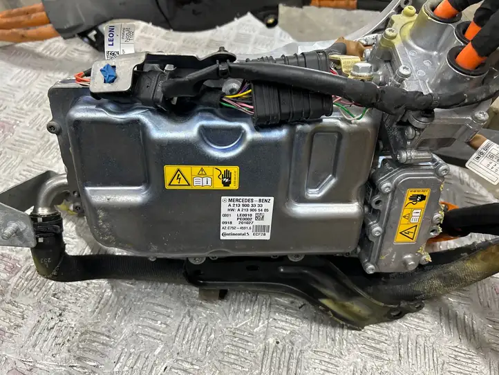 Mercedes-Benz E W213 (2016 - ) A2139003333 Инвертор напряжения — фото 5