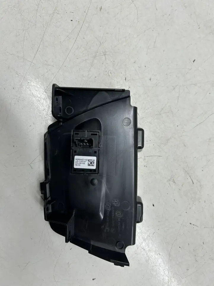 BMW iX3 G08 (2020 - ) 9299457 Кнопка стеклоподъемников — фото 2