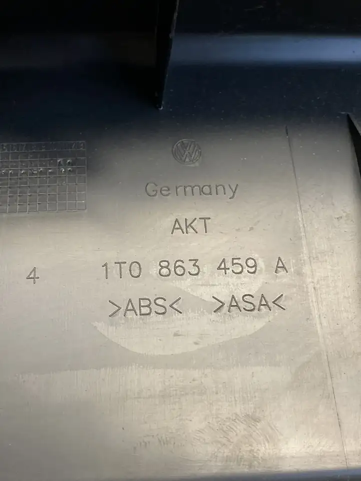 Volkswagen Touran II (2010 - 2016) 1T0863459A Отделка порога багажника — фото 4