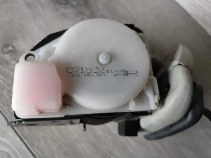 Toyota Prius+ (ZVW40) (2011 - 2018) C71532 Задний ремень безопасности — фото 4