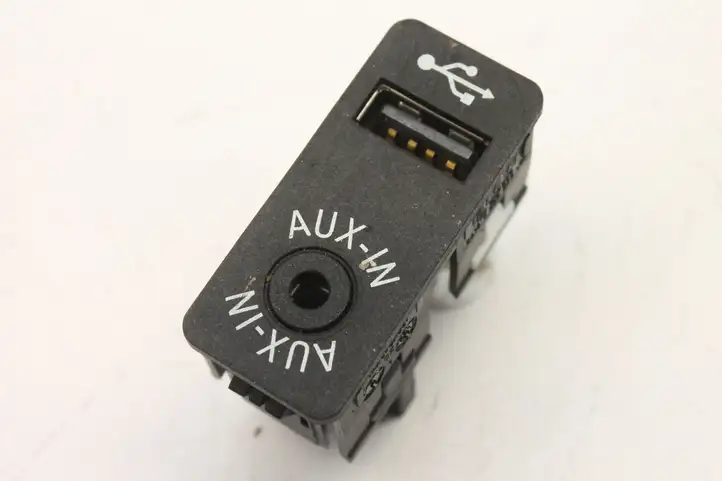 BMW 1 F20 F21 (2011 - 2019)  9229246 Разъем AUX