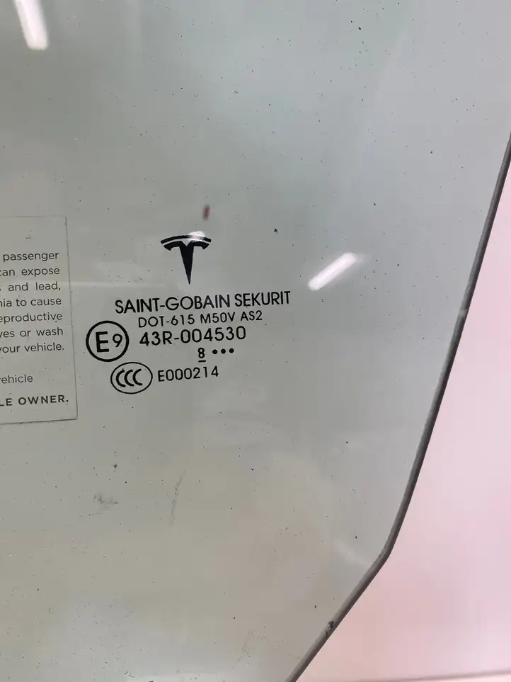 Tesla Model 3 (2017 - 2023) DOT615M50VAS2 Стекло передней двери — фото 3