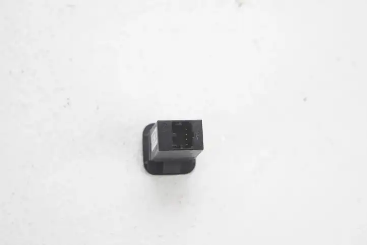 Audi A4 S4 B8 8K (2007 - 2011) 8K0035474B AUX разъем — фото 3