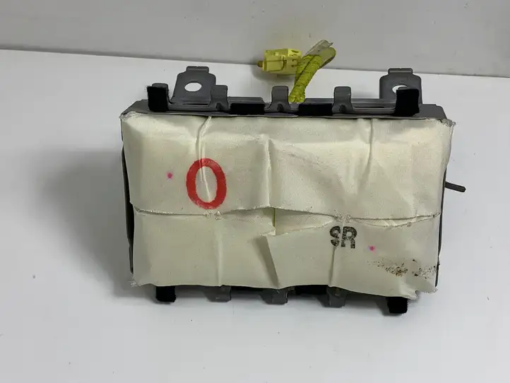 Toyota RAV 4 (XA30) (2006 - 2016) 8214047010 Подушка безопасности пассажира — фото 1
