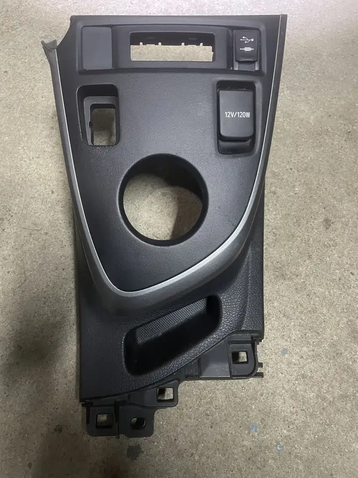 Toyota Auris E180 (2012 - 2018) 5882102670 Прочие детали салона — фото 1