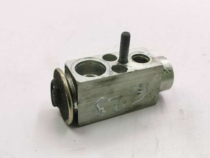 Mercedes-Benz C W204 (2007 - 2014)  2308300184 Клапан расширительный