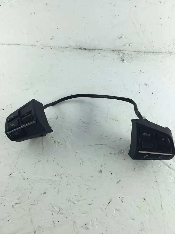 BMW 5 F10 F11 (2009 - 2016) 9229479 Кнопки на рулевом колесе — фото 1