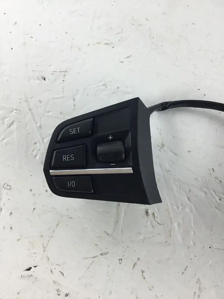 BMW 5 F10 F11 (2009 - 2016) 9229479 Кнопки на рулевом колесе — фото 2