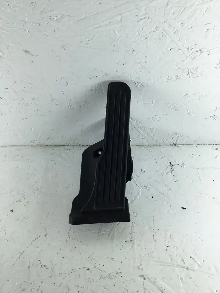 Chevrolet Camaro (2015 - 2018) 23390863 Педаль акселератора — фото 1