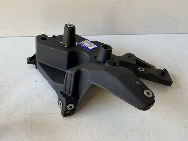 Volvo XC60 (2017 - ) 32288929 Крепление крыла — фото 9