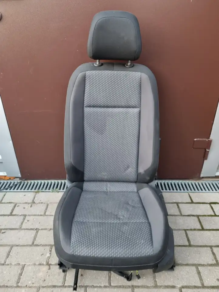 Volkswagen PASSAT B8 (2015 - ) 5Q4881105M Переднее сиденье водителя — фото 1