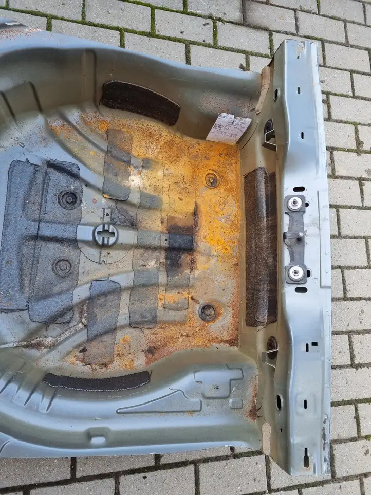 Volkswagen PASSAT B8 (2015 - ) Пол багажника — фото 2