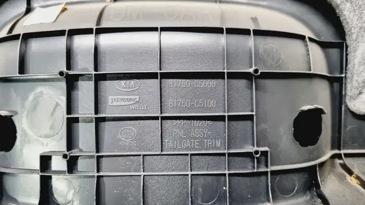 Kia Sorento (2014 - 2017) 81750C5000WK Обшивка багажника — фото 3