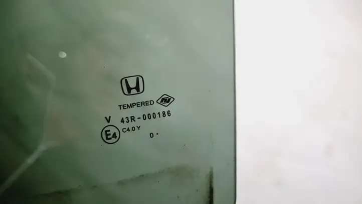 Honda CR-V (2017 - 2022) 73450TNYG11 Стекло задней двери — фото 2