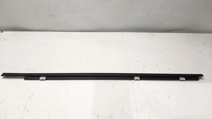 Nissan Qashqai (2006 - 2010) 82821JD00A Накладка стекла задней двери — фото 2