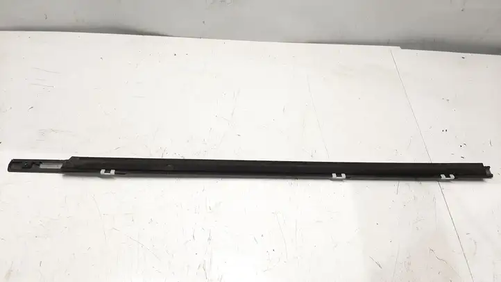 Nissan Qashqai (2006 - 2010) 82820JD00A Накладка стекла задней двери — фото 1