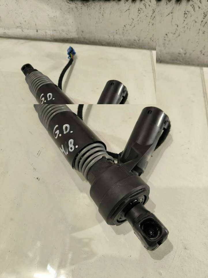BMW M8 F91 F92 G14 G15 (2019 - )  7453768 Амортизатор крышки багажника