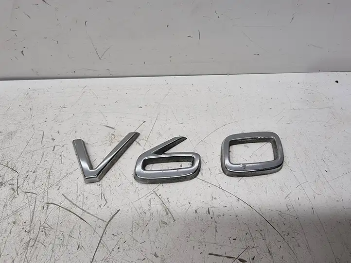Volvo V60 (2013 - 2018) 31294745 Эмблема модели — фото 1