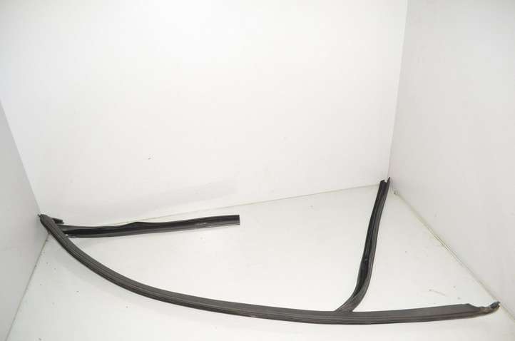 BMW X1 U11 (2022 - )  9451539 Уплотнительная резина передней двери (на дверях)