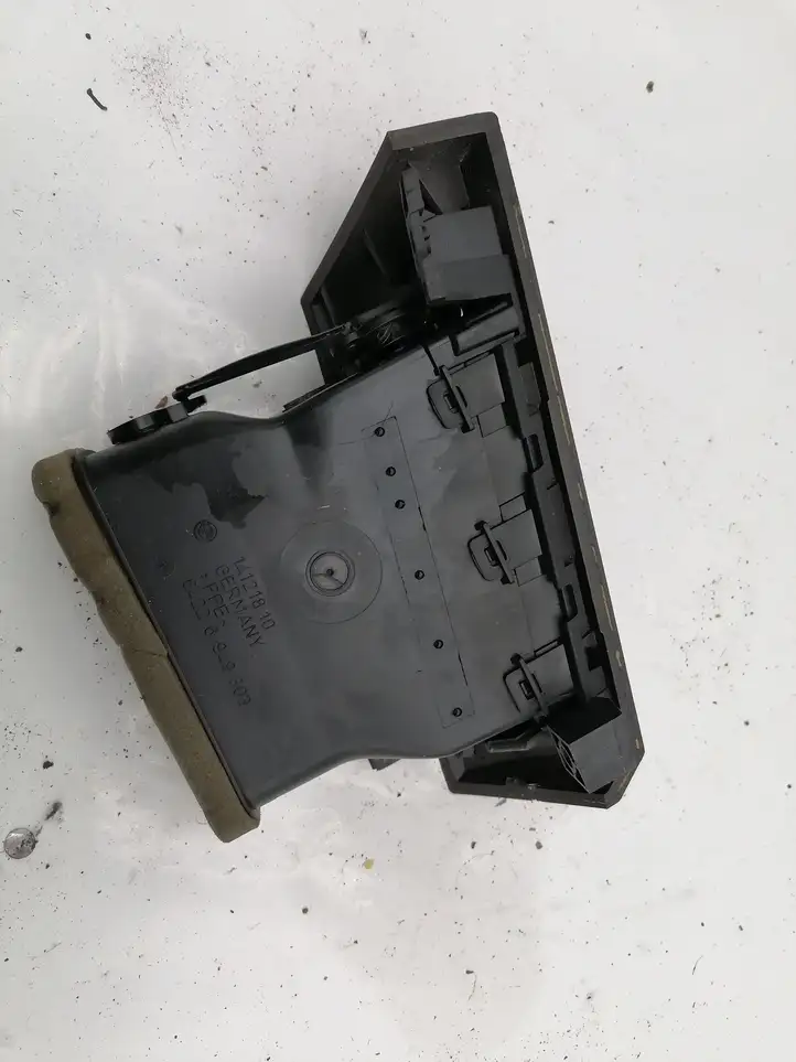 BMW 5 E60 E61 (2004 - 2010) 64226949303 Боковой воздушный дефлектор — фото 2