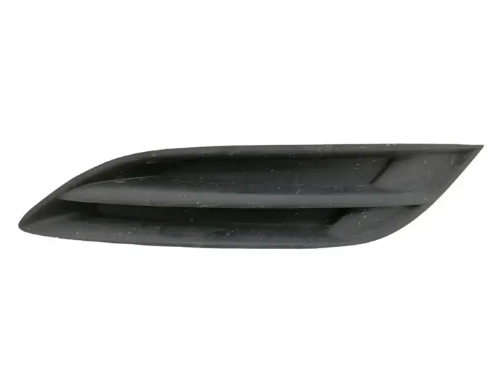 Toyota Auris 150 (2006 - 2012) 8148202030 Нижняя решетка переднего бампера — фото 1