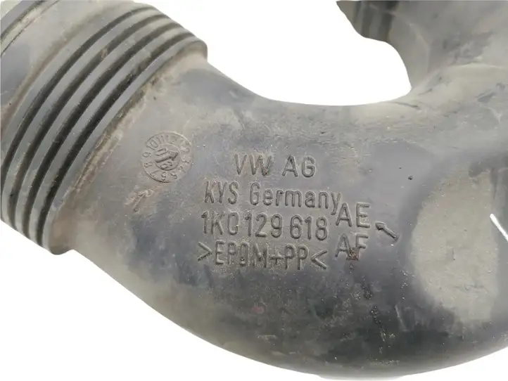Volkswagen Golf Plus (2004 - 2008) 1K0129618AE Трубка подачи воздуха — фото 3