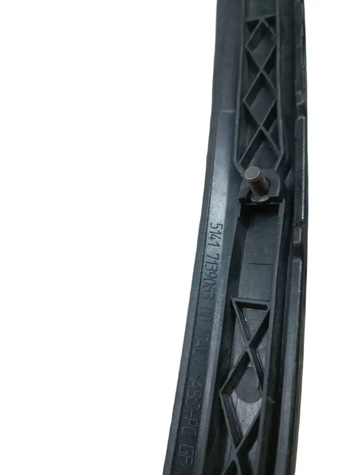 BMW 3 E90 E91 (2005 - 2012) 5141713906300 Накладка стоек лобового стекла — фото 3