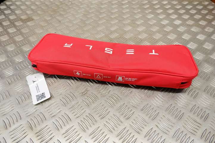 Tesla Model 3 (2017 - 2023)  147507600C Аптека